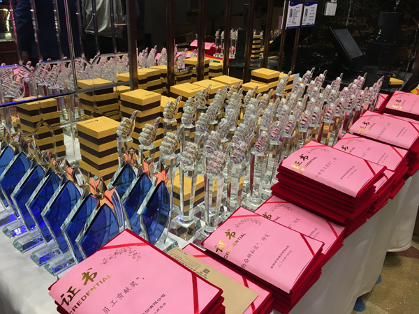 二十二年风雨  只因有你同行  又沐改革春风  再迎历史机遇 ——万象城(中国)wanxiangcheng·官方网页版,22周年庆典暨颁奖典礼