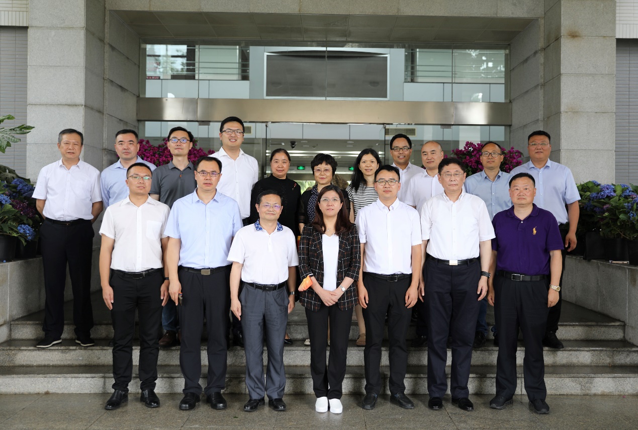 万象城(中国)wanxiangcheng·官方网页版,与东南大学签订产学研战略合作协议，瞿磊获颁“东南大学至善教育贡献奖”