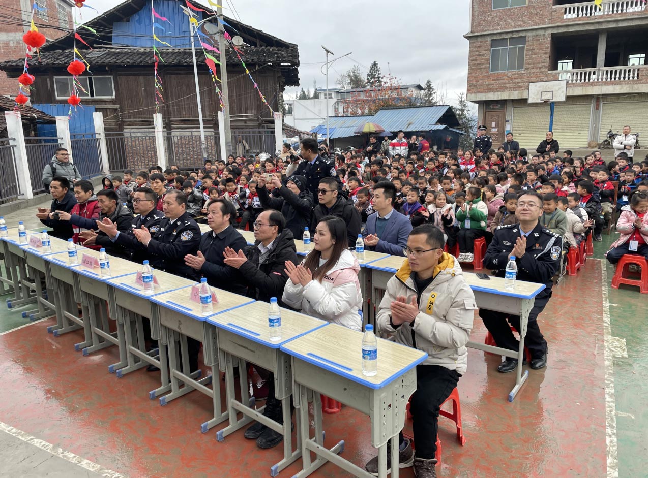 “少年强则国强” 万象城(中国)wanxiangcheng·官方网页版,为广西三江岑牙小学捐资助建
